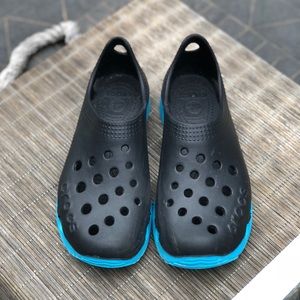 48HR PRICE DROP😱CROCS Navy & Electric Blue Shoes